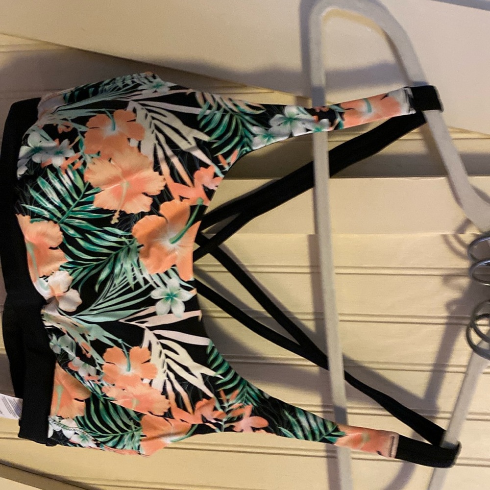 Venus swimsuit top NWT
